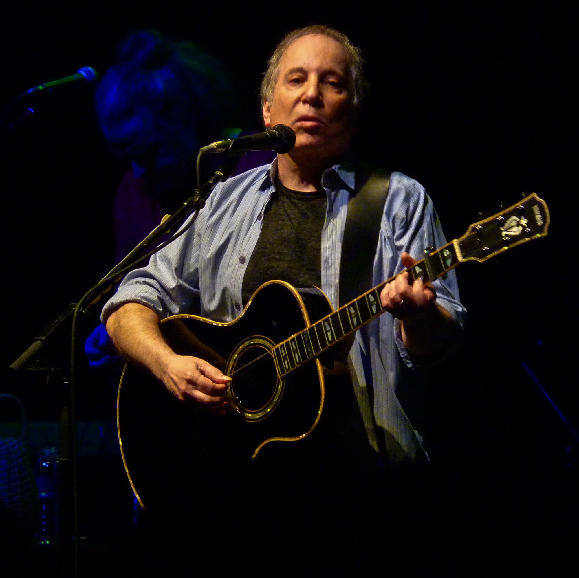 Paul Simon performing live